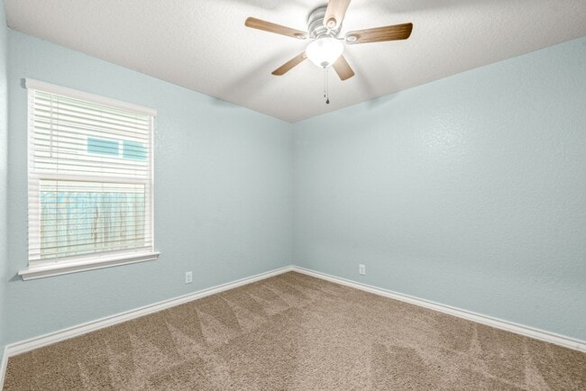 Building Photo - RED BIRD RANCH 3 BED 2 BATH  SINGLE STORY ...