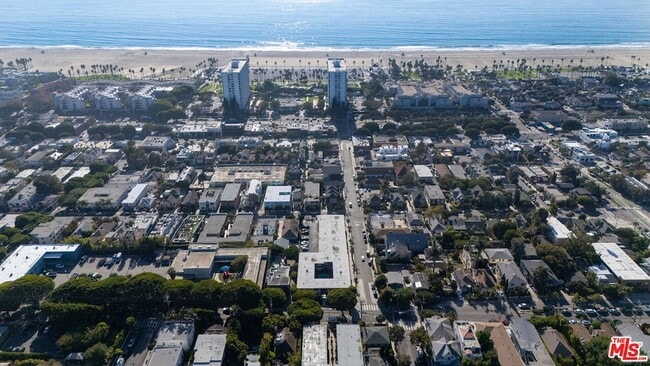 Building Photo - 516 Hill St