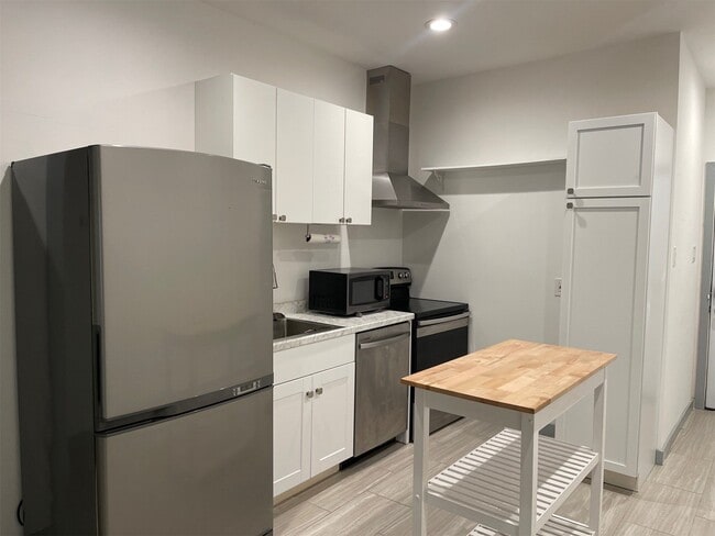 Building Photo - 5226 Ridgevan St