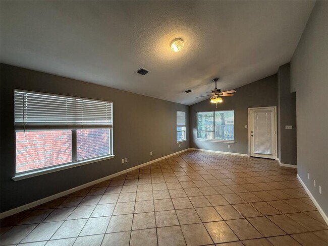 Building Photo - 2512 Claudia Dr