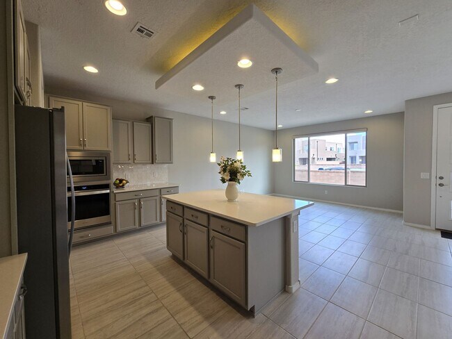 Building Photo - Modern Santa Fe Townhome