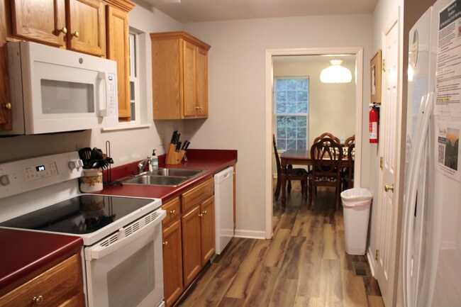 Building Photo - ***MONTREAT SCHOOL YEAR RENTAL***