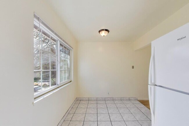 Building Photo - 5681 Hoffman Ct