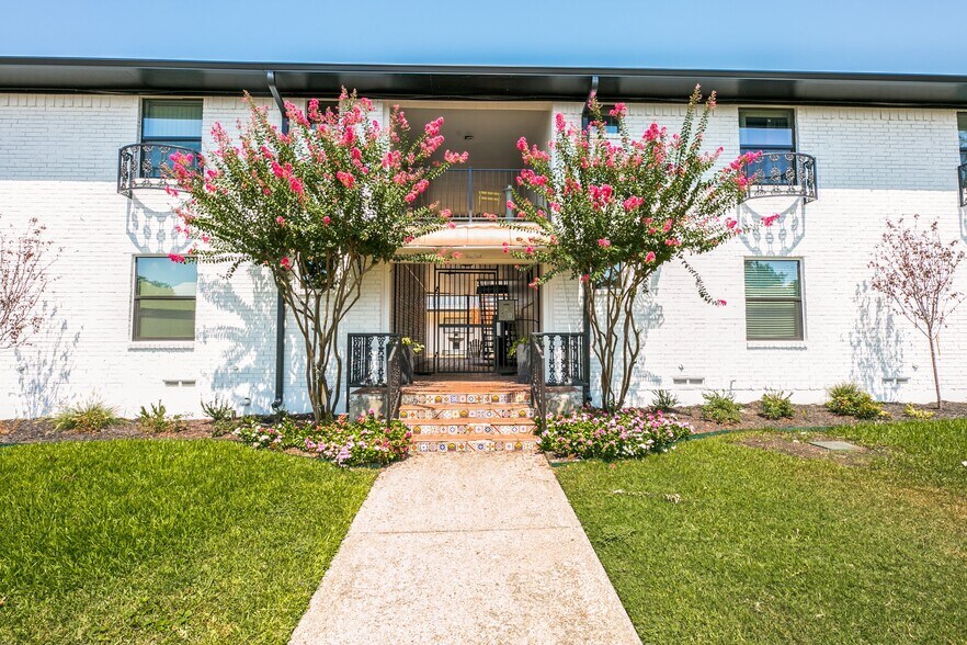 Building Photo - 5221 Bonita Ave