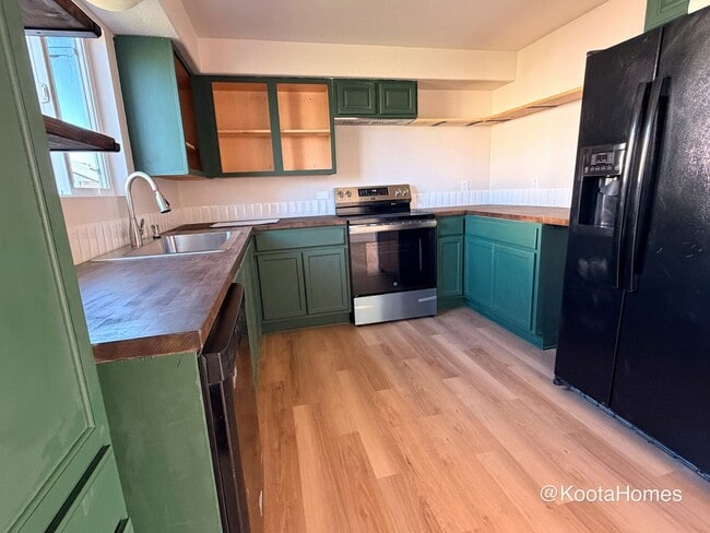 Building Photo - 1215 Skagit St