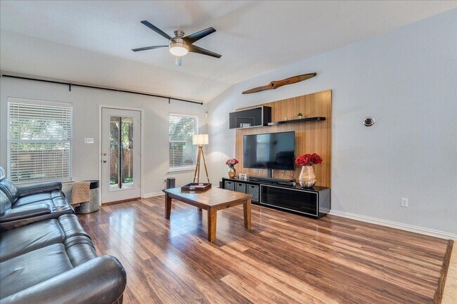 Building Photo - 2532 Ericanna Ln