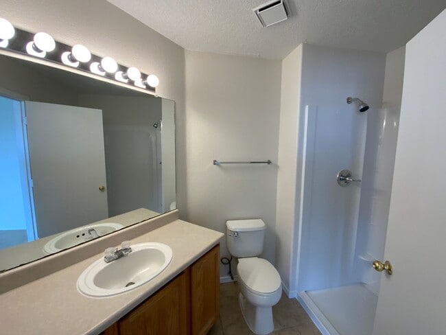 Building Photo - 3 Bedroom Single Story Home Available Near Unser Blvd NE & King Blvd NE!