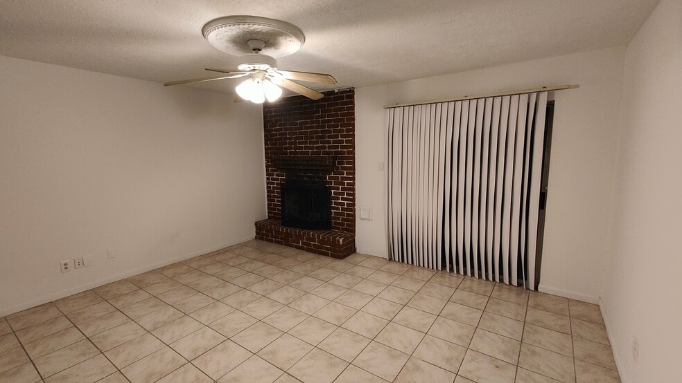 Building Photo - 2203 Smoke Rock Dr