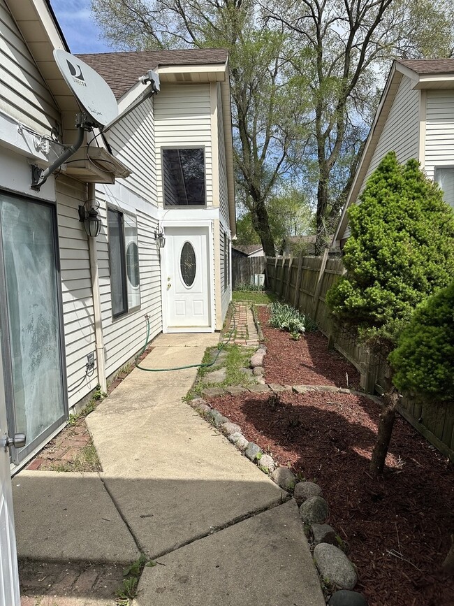 Building Photo - 1002 Pheasant Run Ln