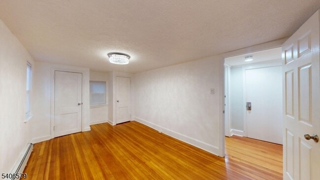 Building Photo - 606 Irvington Ave