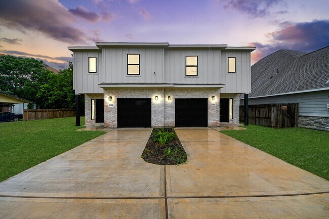 Building Photo - 8218 Lawler St