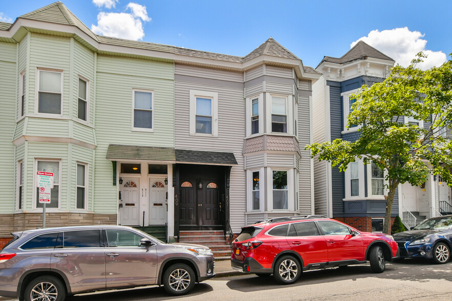 Building Photo - 407 E 5th St