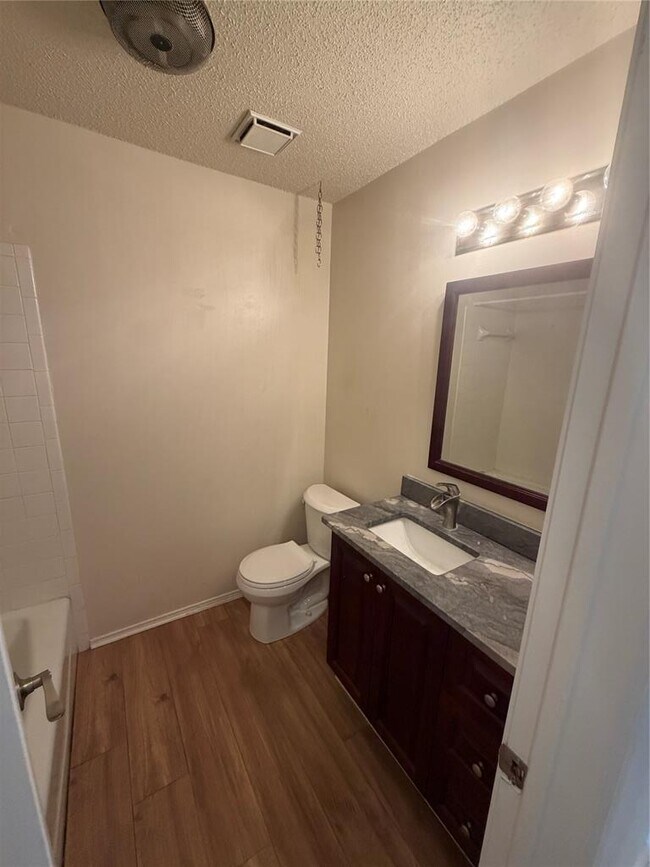 Building Photo - 1100 York Castle Dr