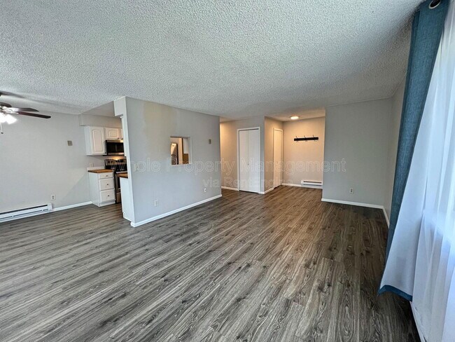 Building Photo - 8100 W Quincy Ave