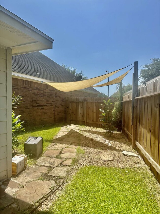 Building Photo - 7827 Iris Glen Ln