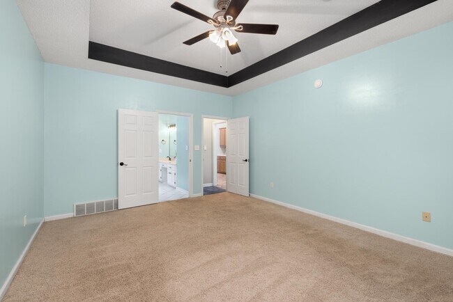 Building Photo - 4905 Springtree Dr