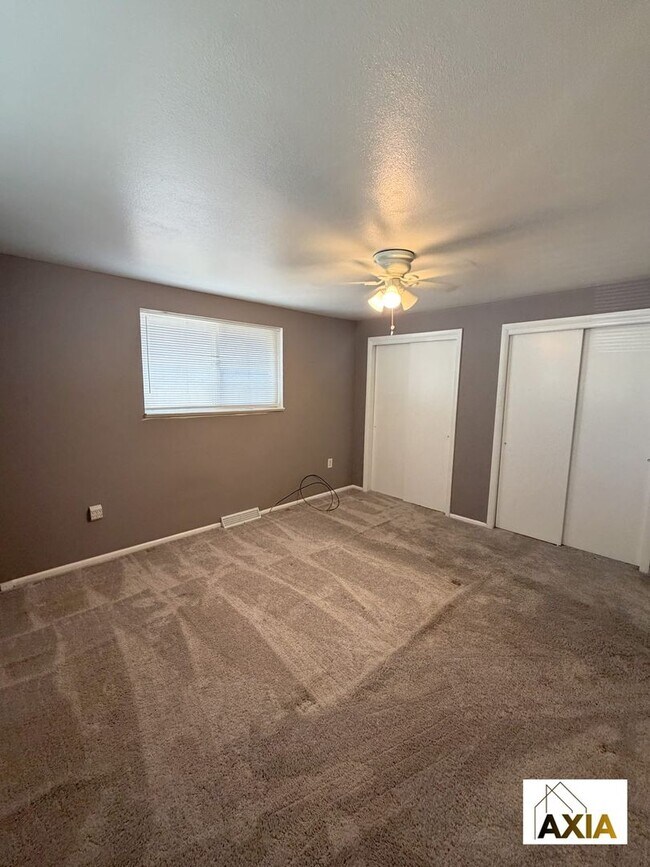 Building Photo - 11004-08