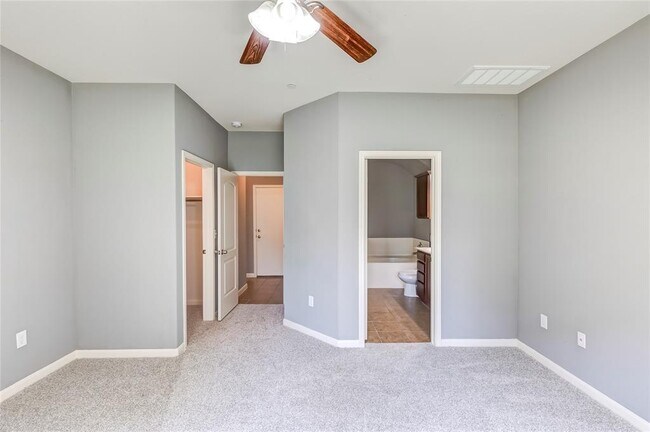 Building Photo - 1620 Bryant Dr