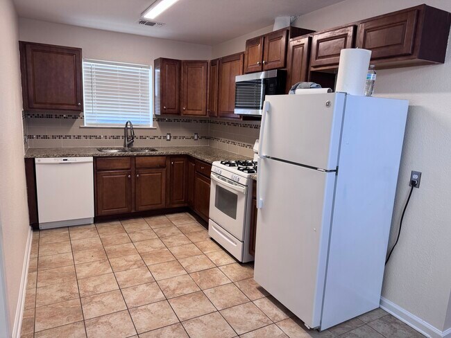 Building Photo - 1322 Viewridge Dr