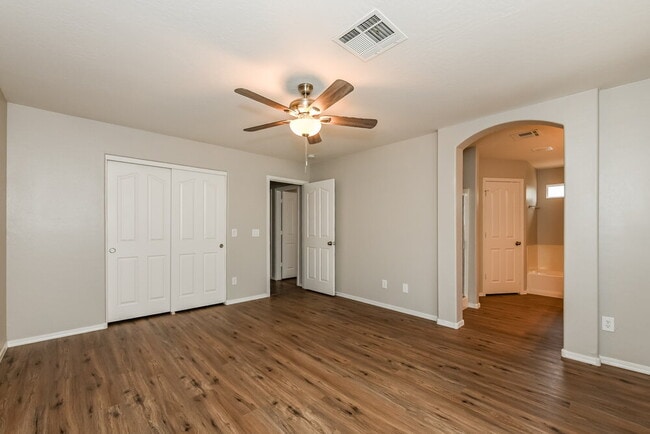 Building Photo - 4045 S Kirby Ct