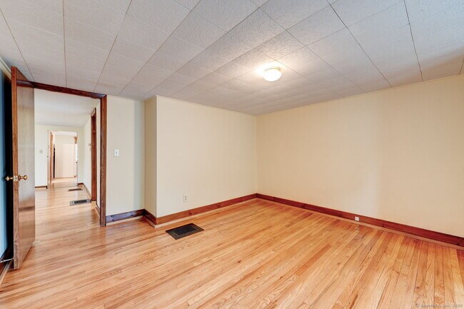 Building Photo - 274 Bristol St