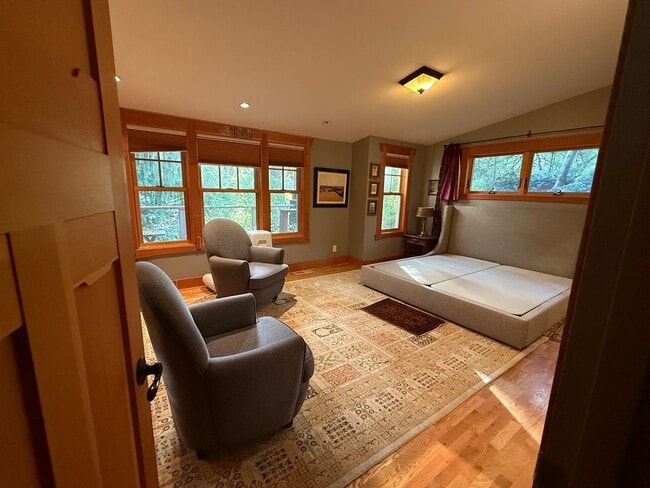 Building Photo - 10809 SE 17th St