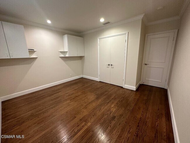 Building Photo - 4656 Vanalden Ave