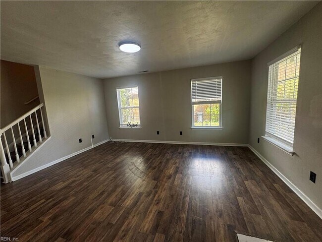 Building Photo - 1314 Summit Ave