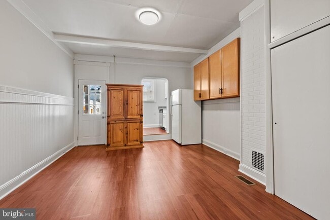 Building Photo - 733 S Conkling St