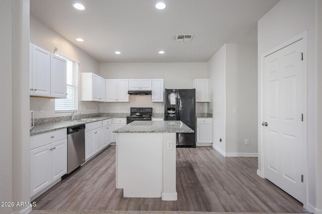 Building Photo - 5458 W Fulton St