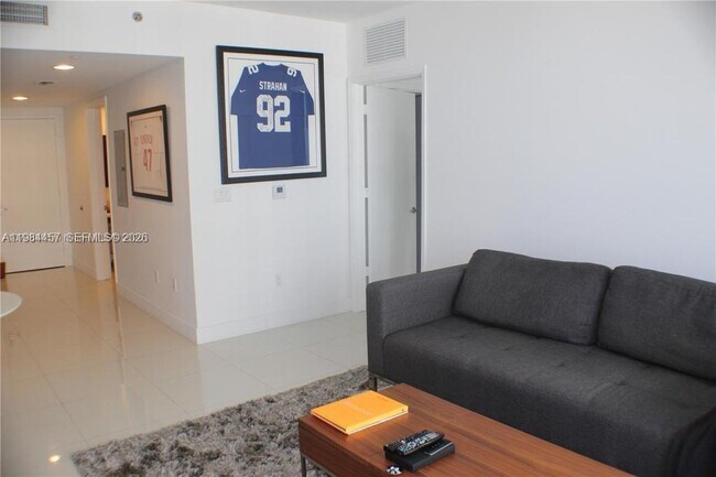 Building Photo - 495 Brickell Ave