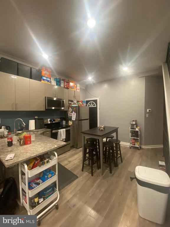 Building Photo - 1717 Fontain St