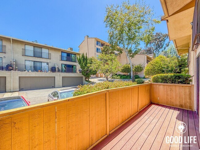 Building Photo - SD: Spacious 2BD/2BA Condo in Hillcrest with Private Balcony, Community Pool & Tennis Court