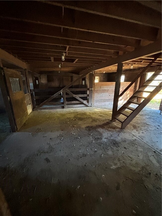 Building Photo - 930 W Bloomfield Rd