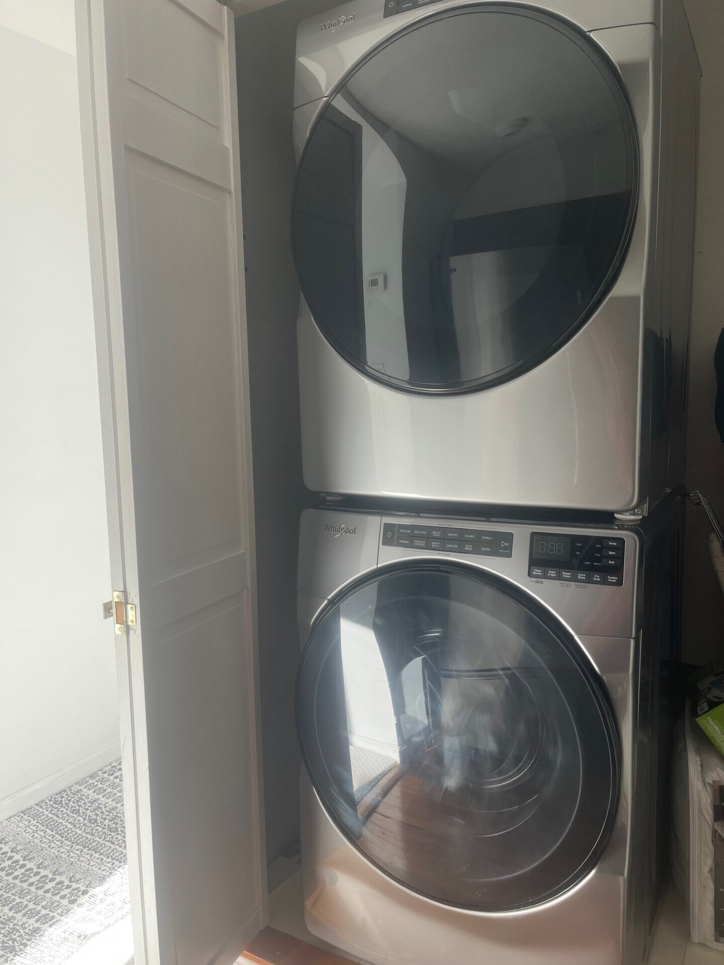 Building Photo - 404 Thames St