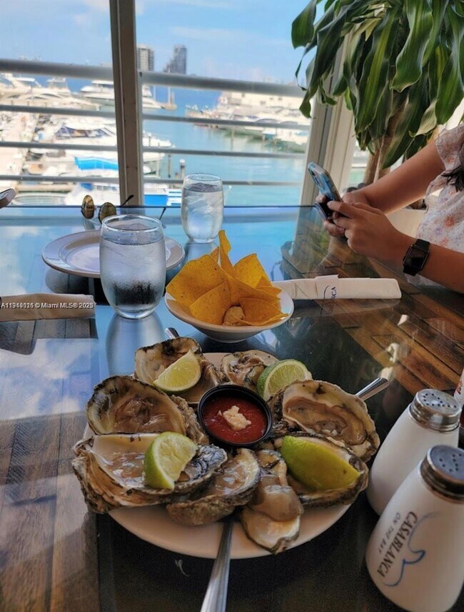 Building Photo - 1717 N Bayshore Dr