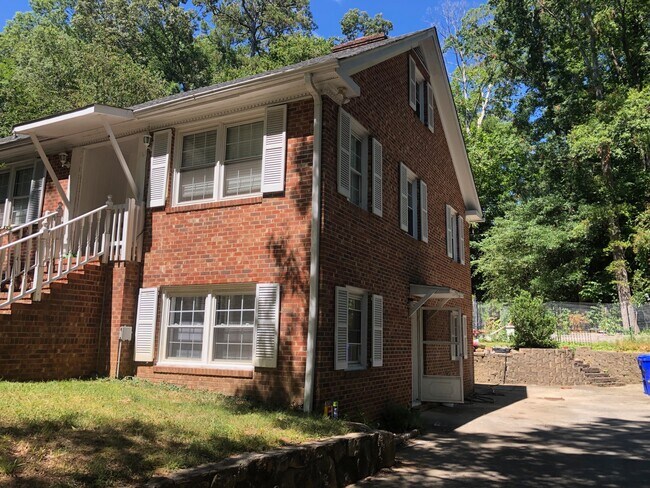Building Photo - 716 Bradley Rd