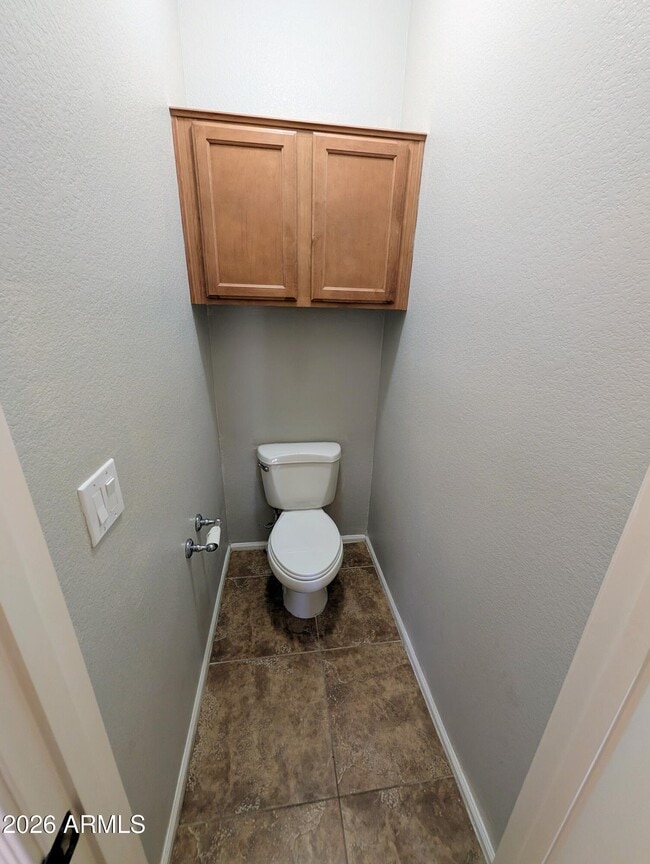 Building Photo - 738 E Saddle Way