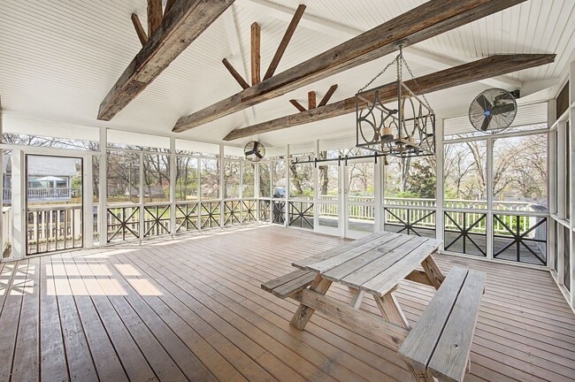 Building Photo - Beautiful 4BD/3.5BA home in the heart of Green Hills.