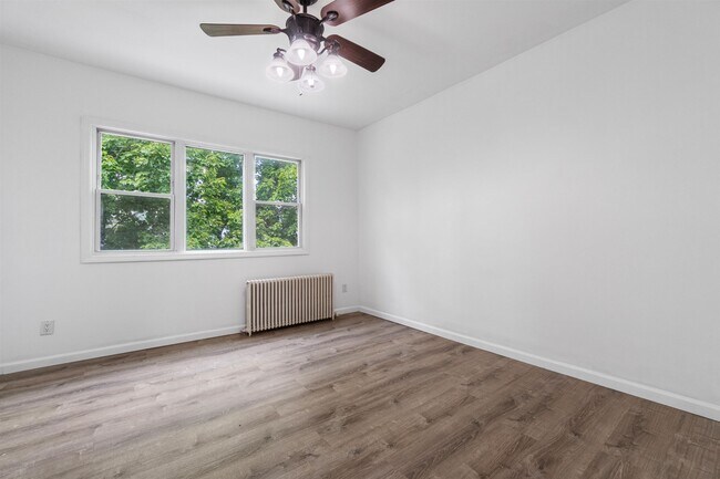 Building Photo - 182 Avenue F