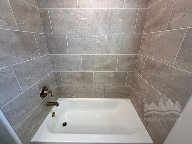 Building Photo - Beautiful NEW BUILD in Oakland, TN!