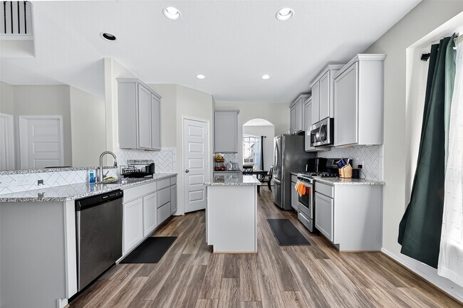 Building Photo - 1601 Darwin Cedar Dr