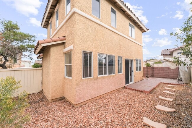 Building Photo - Spacious Two-Story with Modern Comforts!