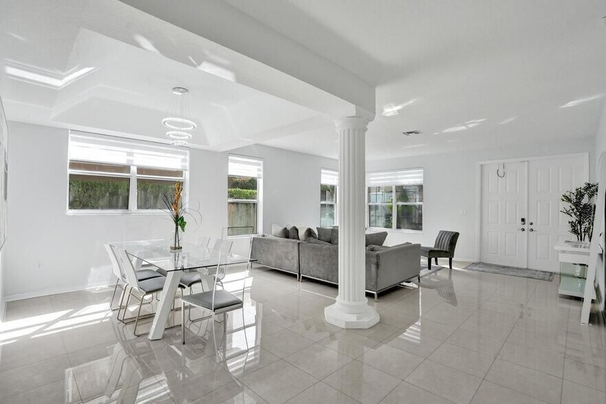 Building Photo - 16405 Diamond Head Dr