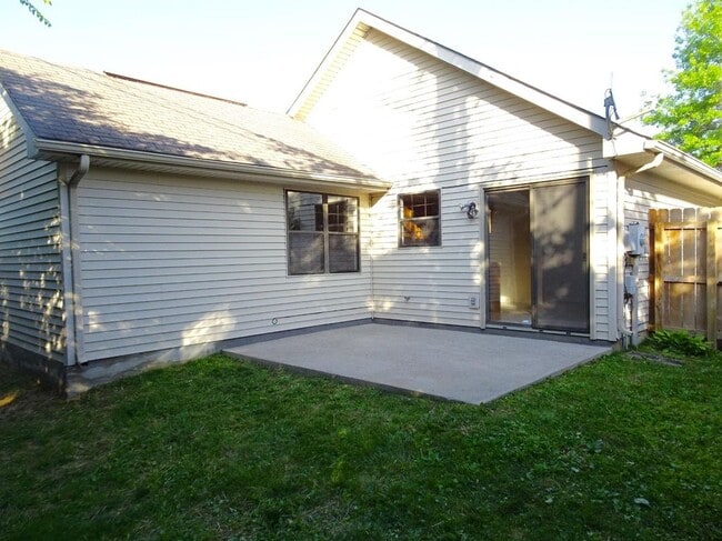 Building Photo - 332 Pleasant Pointe Dr