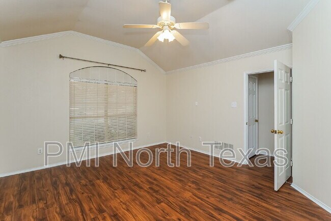 Building Photo - 10706 Robincreek Ln