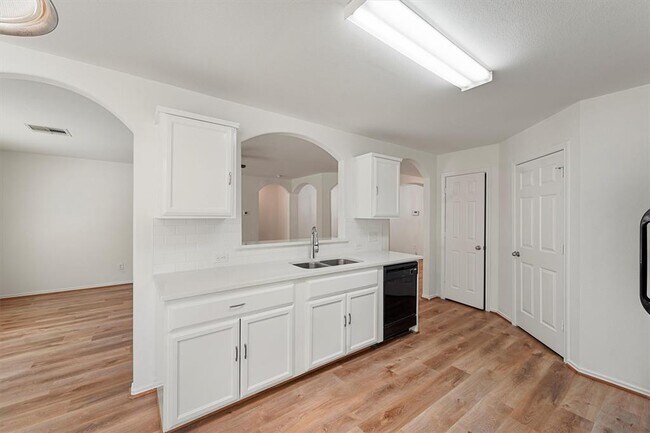 Building Photo - 446 Laurel Sage Dr