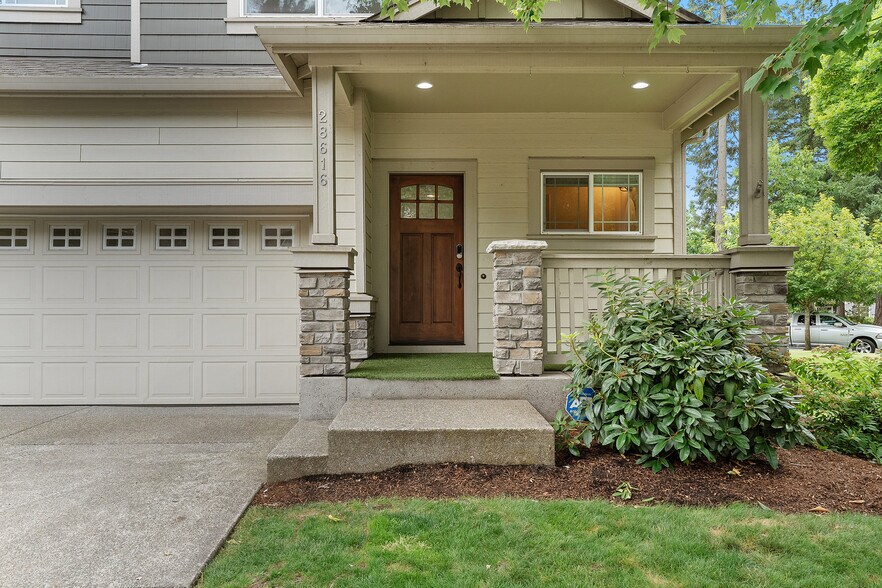 Building Photo - 28616 Greenway Dr