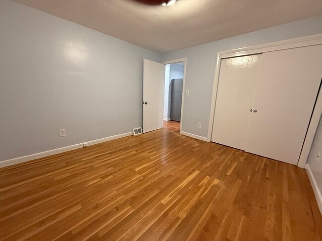 Building Photo - 7 Champlain Rd