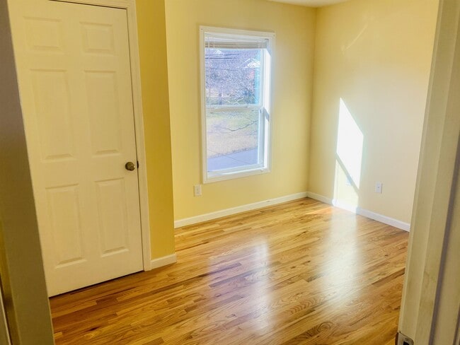 Building Photo - 1 Brad St